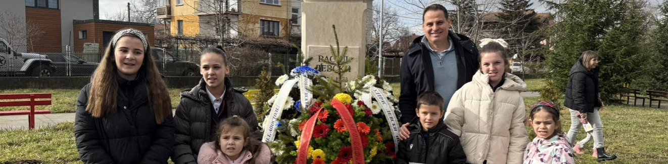 Паметник на Васил Левски – символ на свободата, смелостта и чистата любов към България Паметник на Васил Левски – символ на свободата, смелостта и чистата любов към България