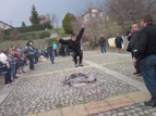 5 - Ритуалът по прескачане на огън събра десетки участници<br />със своята атрактивност