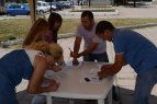 02.JPG - <p>Жителите на квартал Кумарица се включиха в анкетата "Градът в миниатюри"</p>