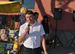 02.jpg - Кметът на село Негован дава начало на празничната програма